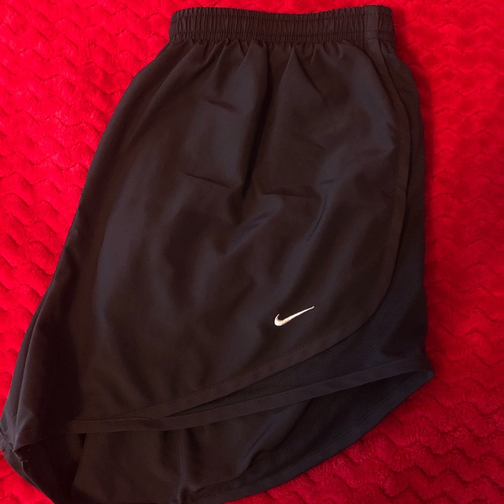 Black nike tempo shorts
